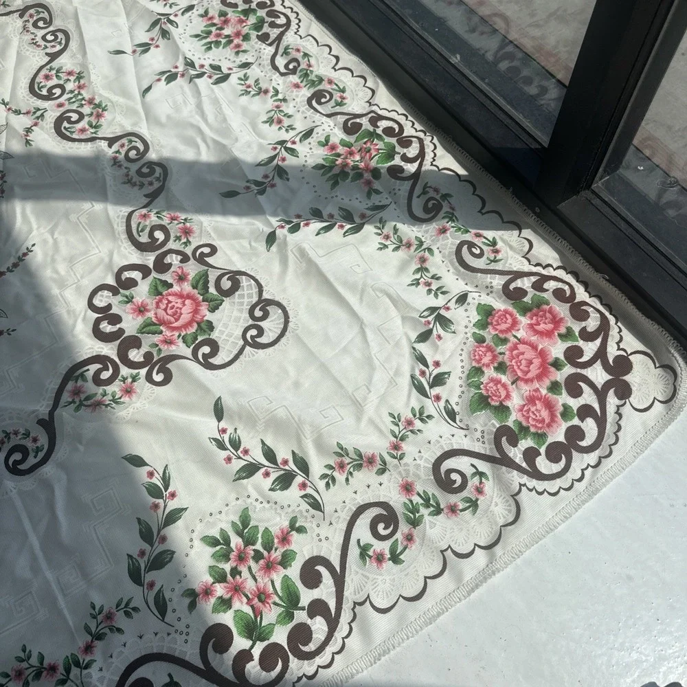 Vintage Floral Rectangular Table Cloth With Fringe Edge - Size 76x61